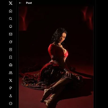 492ef_poonampandey.webp